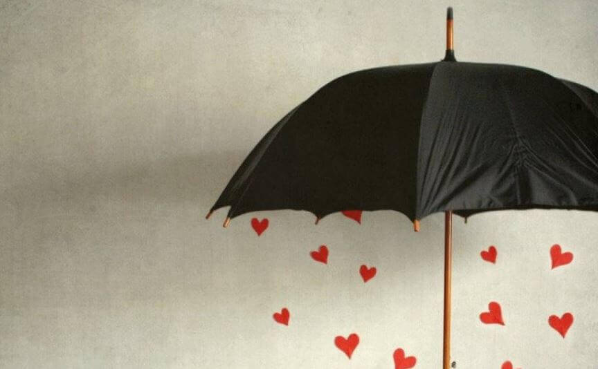Regenschirm und Herzen
