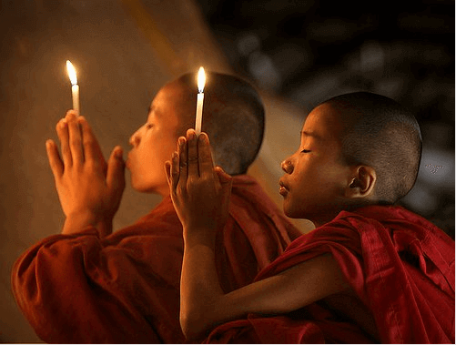 Buddhistische Kinder