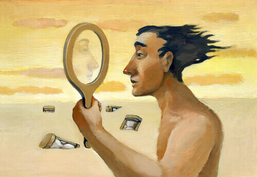 Mann sieht sich im Spiegel