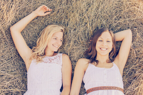 Erwachsene Schwestern