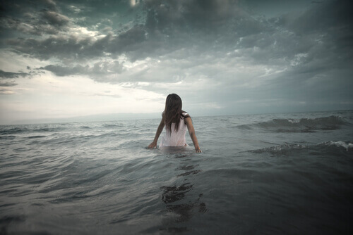 Frau im Meer