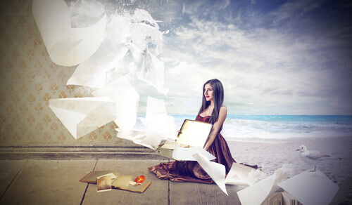 Frau stellt sich Strand vor