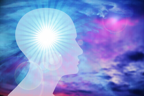 Silhouette-Kopf-leuchtendes-Gehirn