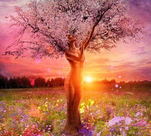 Baum in Form einer Frau