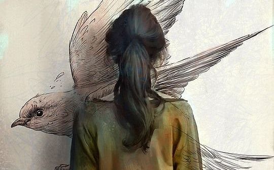 Frau zeichnet einen Vogel