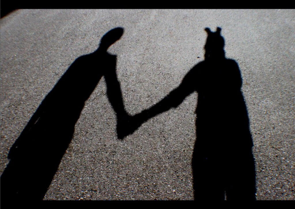 Schatten auf Asphalt