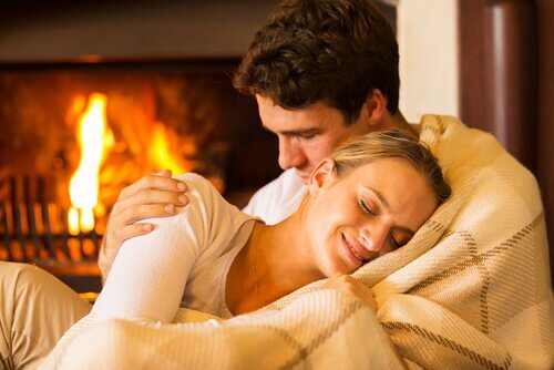 Zaertlichkeit-zwischen-Mann-und-Frau