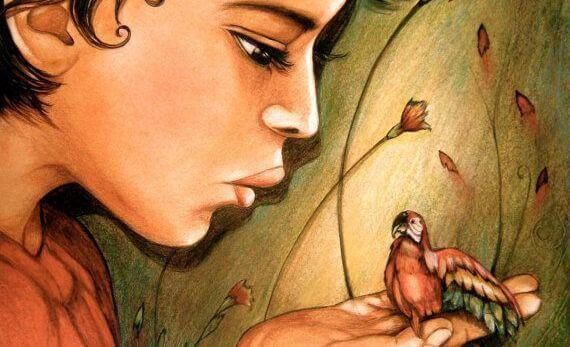 Frau mit kleinem Papagei auf der Hand