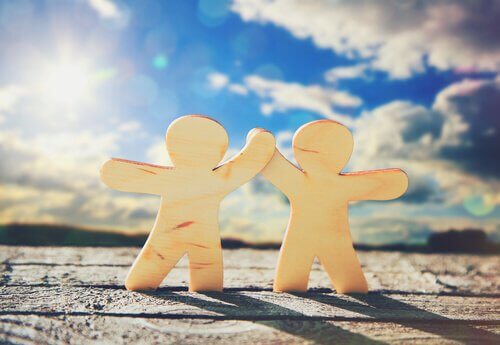 Maennchen gehen Hand in Hand