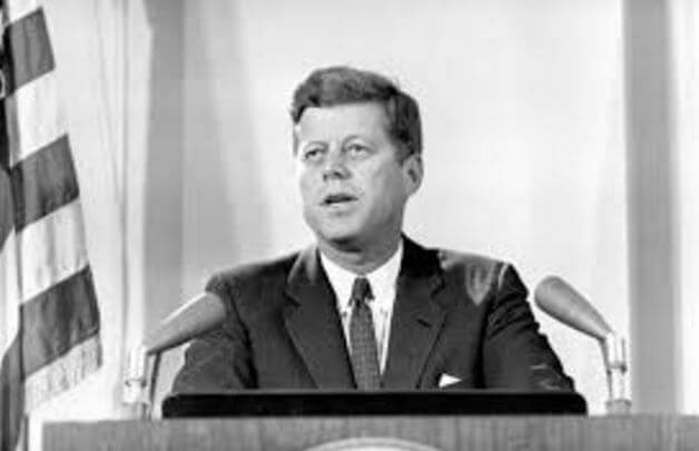 John F. Kennedy in Führung
