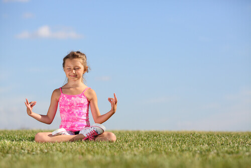 Meditation für Kinder: Wieso das sinnvoll ist und wie wir sie Kindern beibringen