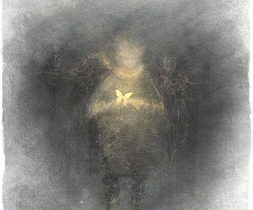 Guter Mensch mit leuchtendem Schmetterling