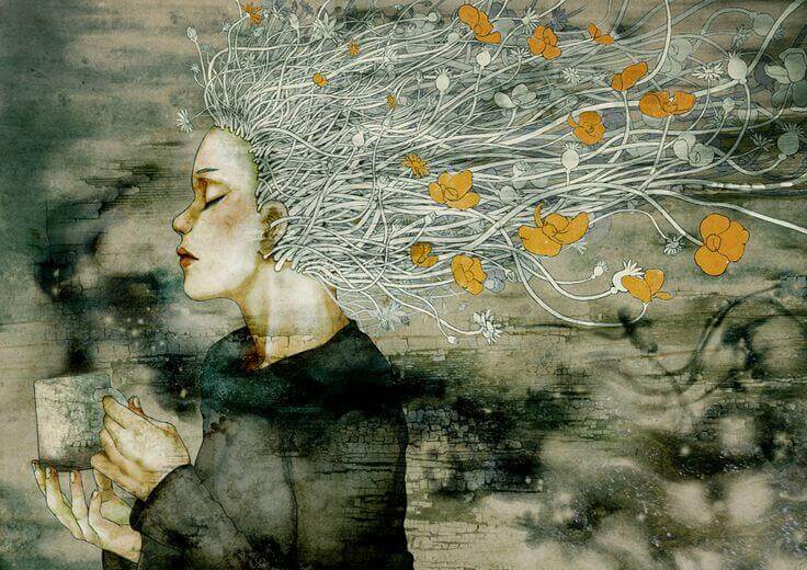 Frau mit Blumenhaar und Tasse in der Hand