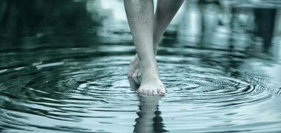 durch-das-wasser-laufen