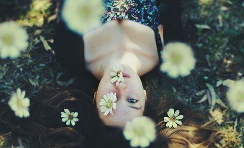 maedchen-mit-margeriten