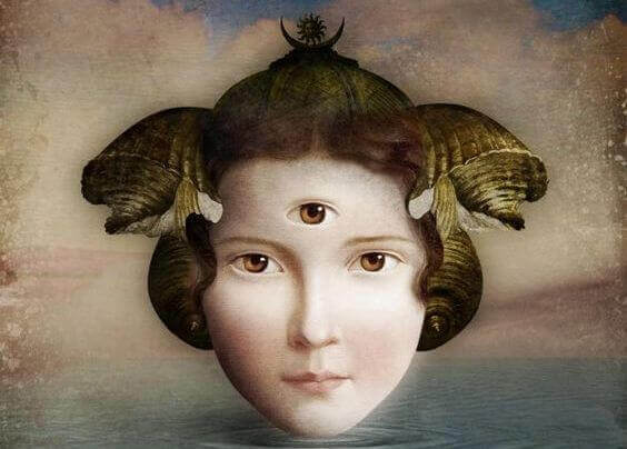 frau-mit-drei-augen