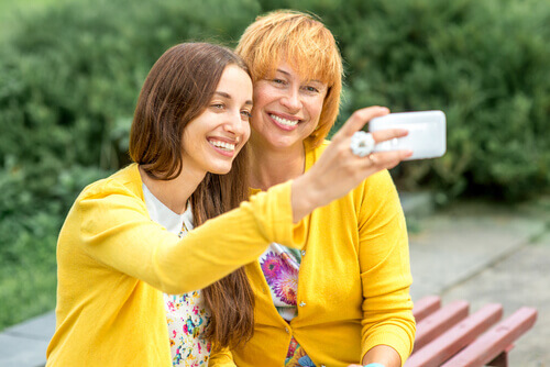 mutter-und-tochter-machen-foto