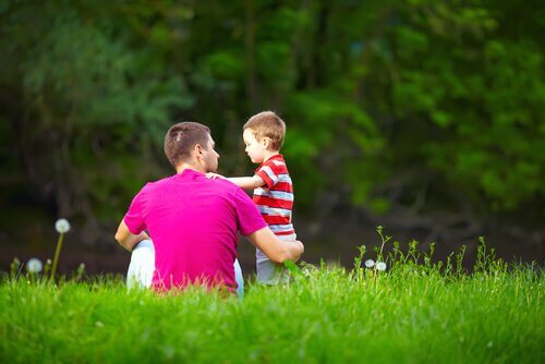 vater-spricht-mit-sohn