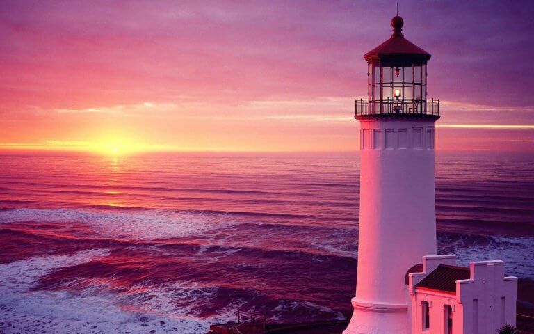 Leuchtturm vor Sonnenuntergang