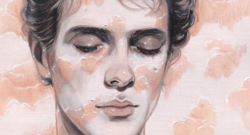 Mann mit geschlossenen Augen denkt an unmögliche Liebe