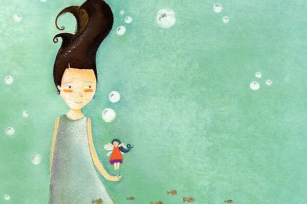 Mädchen, das eine Fee in der Hand trägt