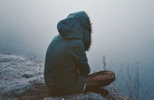 Einsamkeit im kalten Nebel