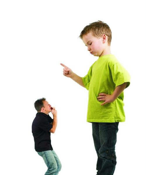Kind erzieht Vater