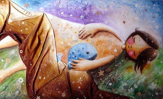 Mädchen mit Fisch in der Hand