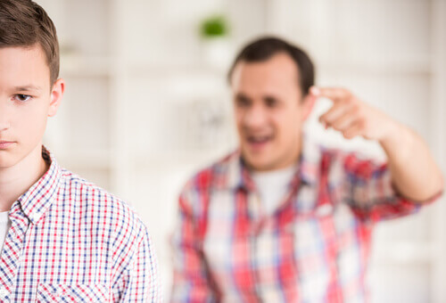 Toxischer Vater mit Sohn