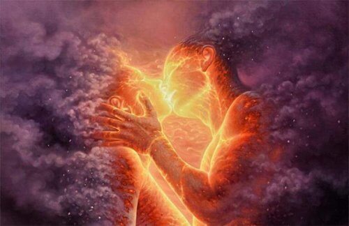 Paar küsst sich im Feuer.