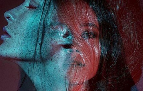 Frau mit zwei Gesichtern