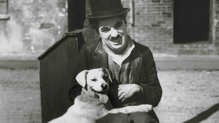 Charles Chaplin mit Hund