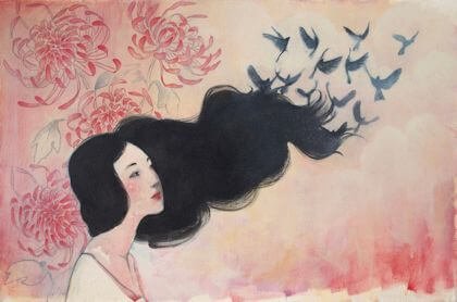 Frau mit langen Haaren, aus denen Vögel fliegen