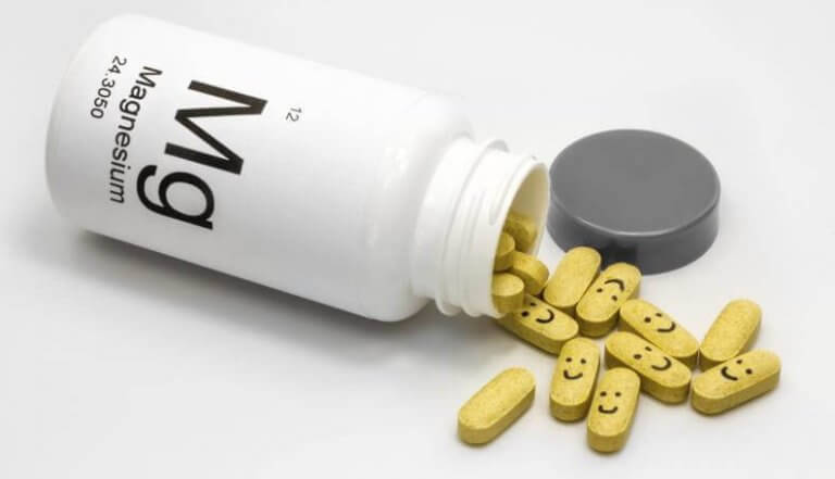 Magnesiumtabletten mit Smiley darauf