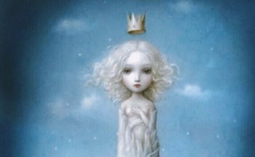 Kind mit Krone auf dem Kopf