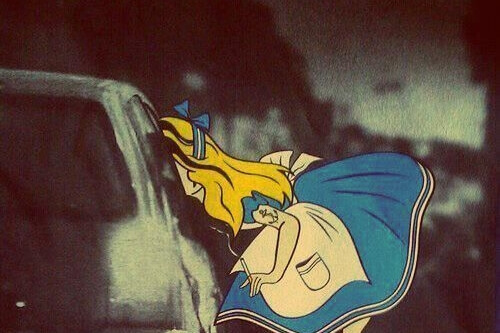 Alice mit Zigarette