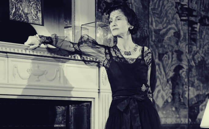 Coco Chanel in ihrem Haus