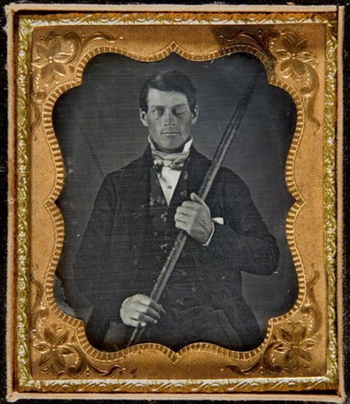 Phineas Gage mit Eisenstange