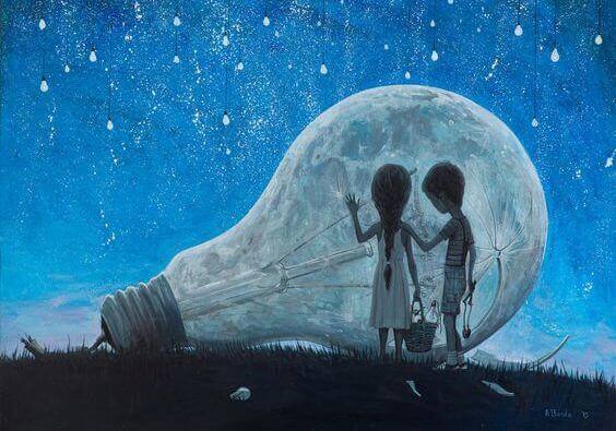 Kinder stehen vor einer riesigen Glühbirne, die offensichtlich vom Sternenhimmel herabgestürzt ist.