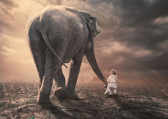 Mädchen mit Elefant