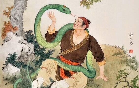 Asiatischer Mann mit Schlange
