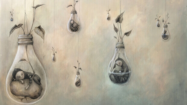 Menschen hängen in Glühbirnen