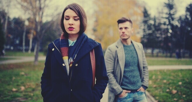 Sich distanzierendes Paar