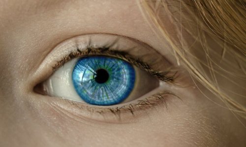 Auge einer Frau