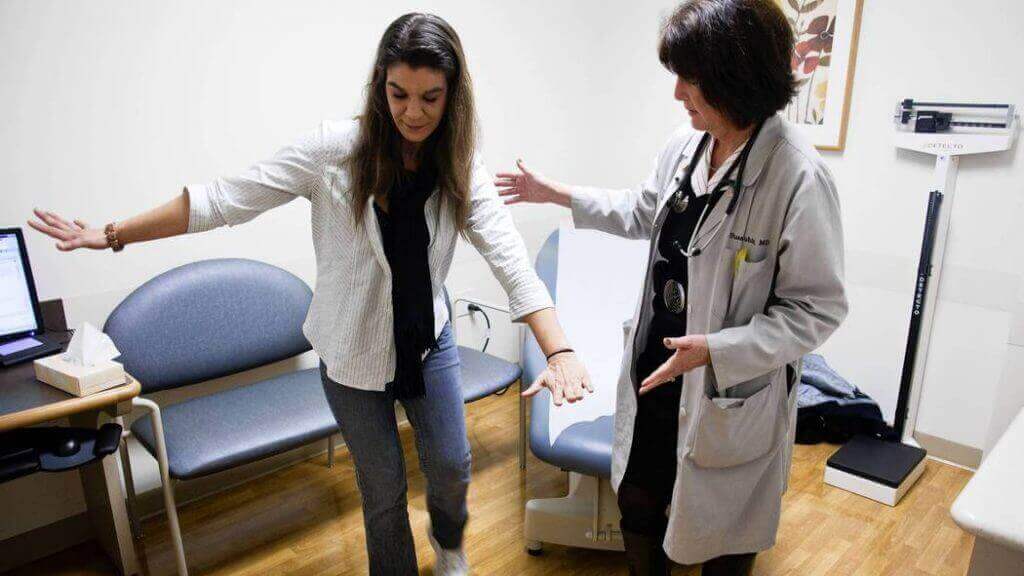Patientin versucht zu laufen