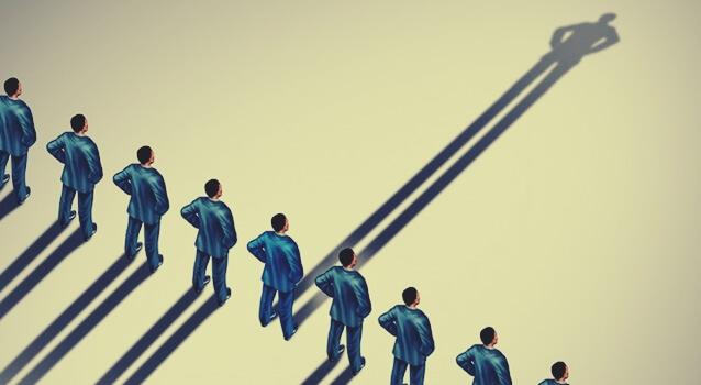 Diese 7 Charakterzüge haben autoritäre Menschen laut der Psychologie