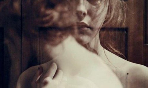 Doppelbild einer Frau