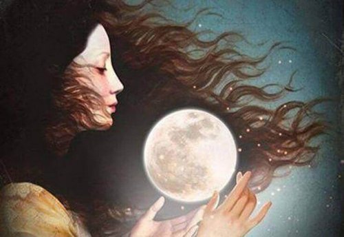 Frau, die den Mond in ihren Händen hält