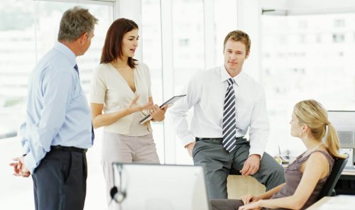 Geschäftsleute im Gespräch