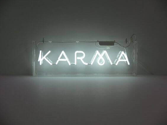 Karma in Neonlicht